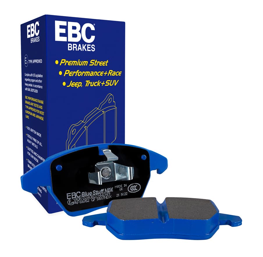 EBC Bluestuff — poglądowe zdjęcie serii, opakowania i klocków hamulcowych